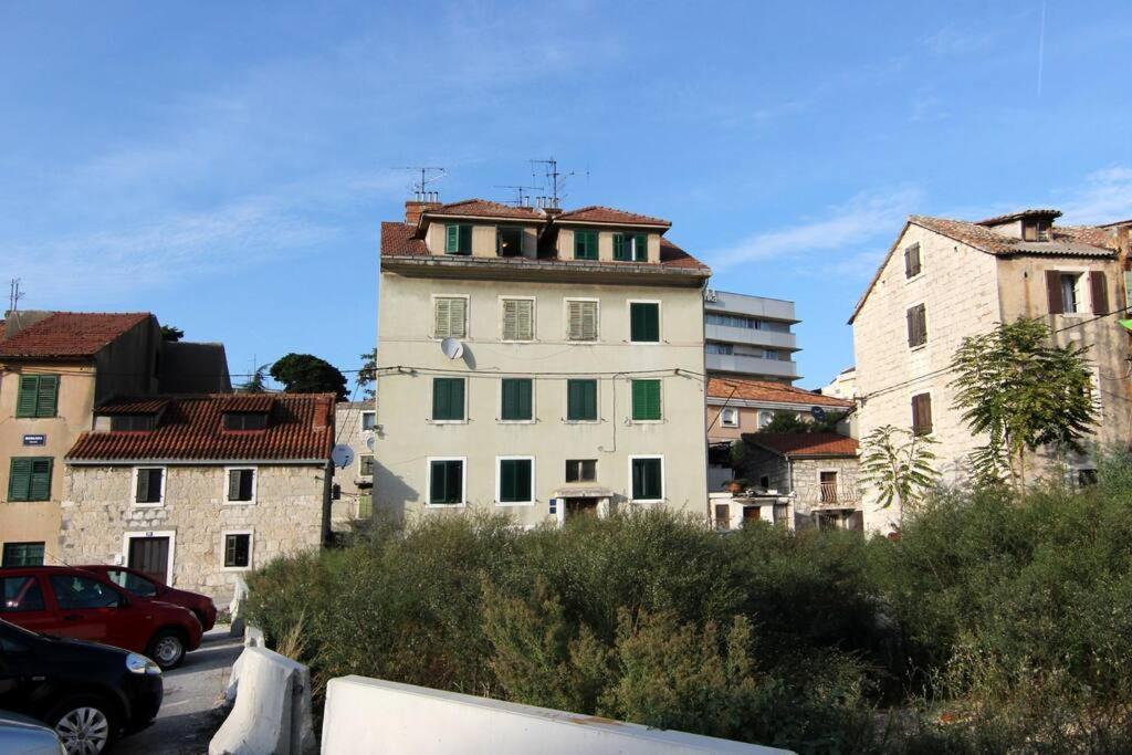Apartment Barbara'S Inheritance Split Luaran gambar