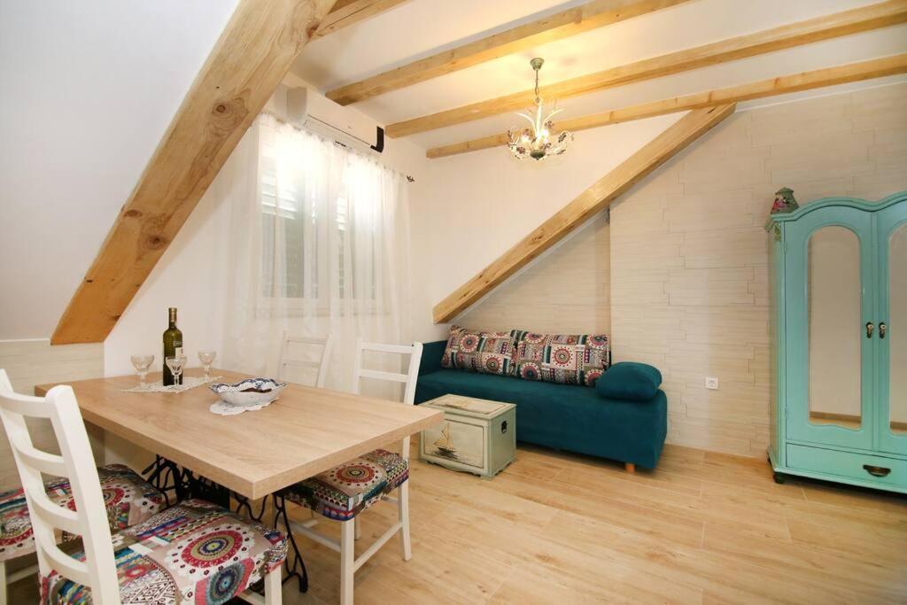 Apartment Barbara'S Inheritance Split Luaran gambar